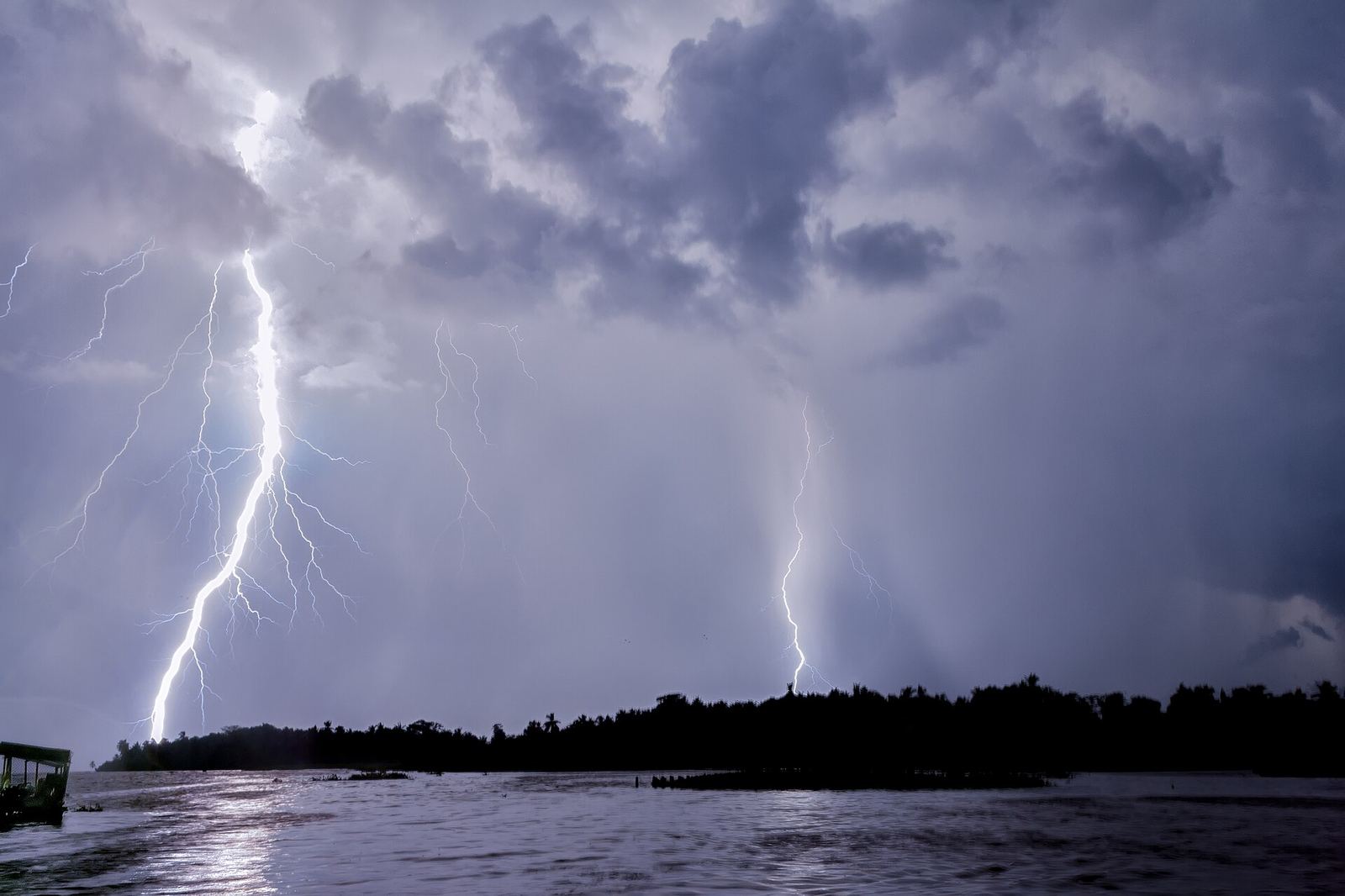 Relámpago del Catatumbo sobre el Lago de Maracaibo, Venezuela